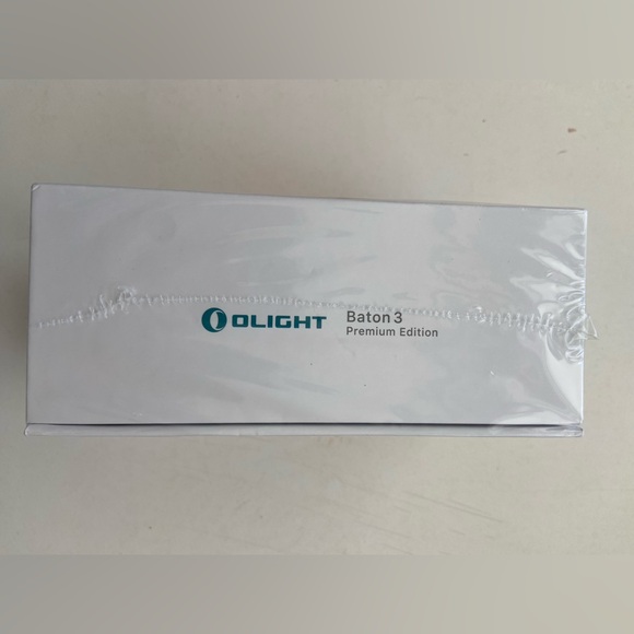 Olight Baton 3 premium edition, designed to stand out limited edition flashlight - Picture 2 of 5